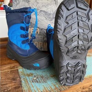 The North Face Alpenglow  Snow Boots, Never Worn, Blue/Black, size Y5